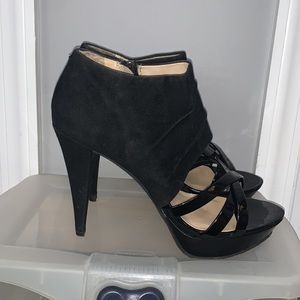 G by GUESS Black strappy heels